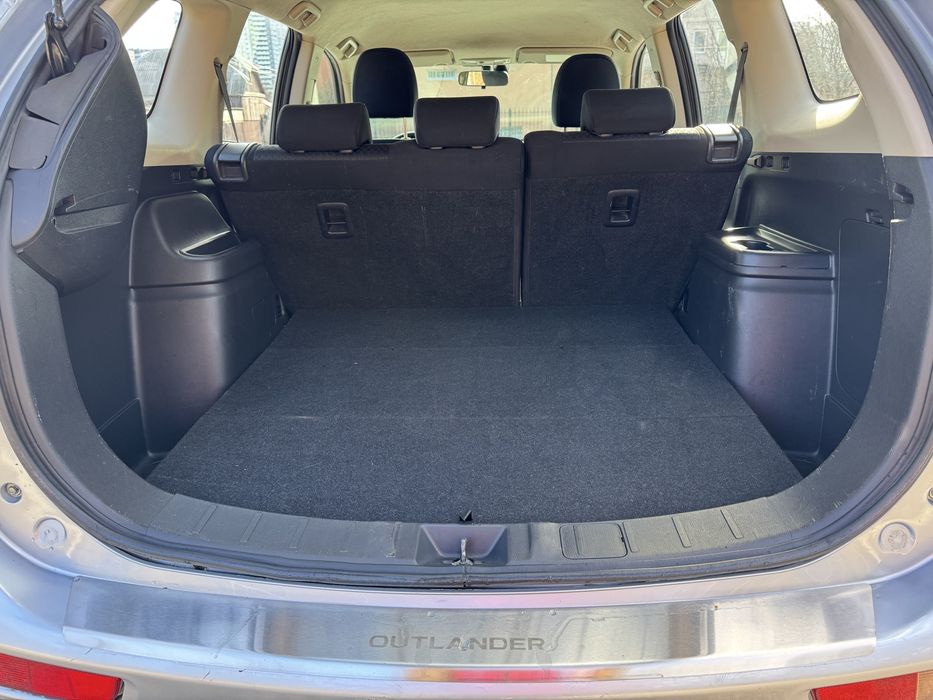 Офіційний Mitsubishi Outlander 2.4 газ/бензин Автомат , повний привід