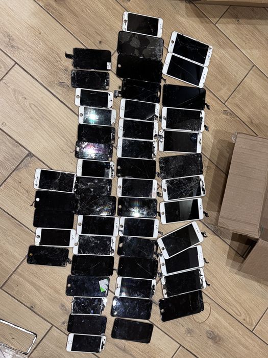 Lot iphone деталей , дисплеїв