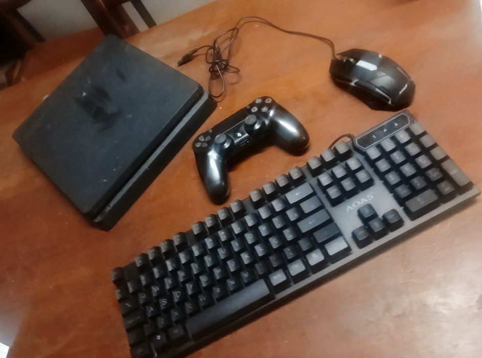 Ps4 Slim preta com comando teclado e rato com FIFA 27 GTA v Roblox fortnite e e football