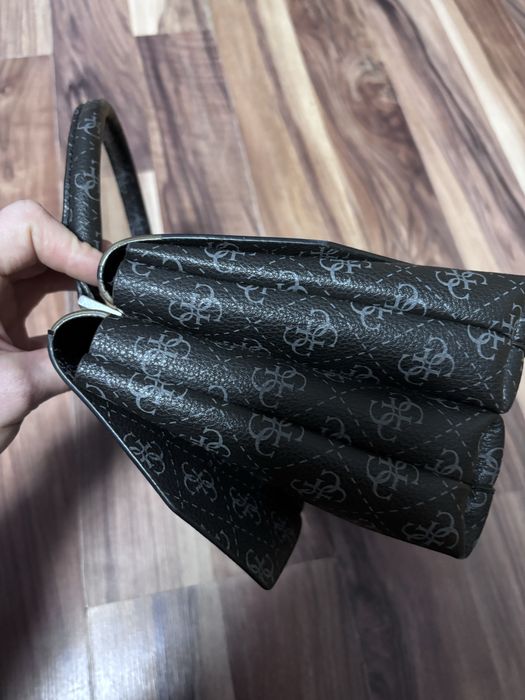 Torebka skórzana guess do ręki