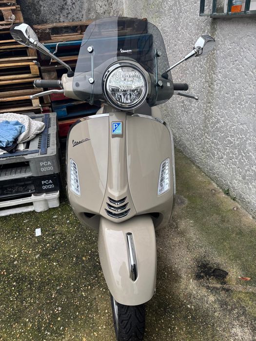 scooter vespa 300