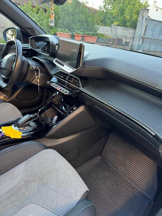 Peugeot e2008 GT branco