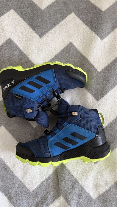 Дитячі черевики Adidas Terrex Mid Gore-tex, 30 розмір