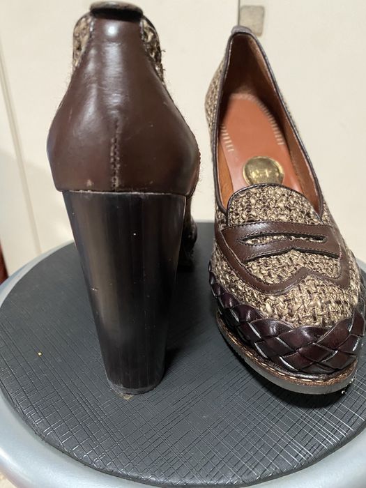 Sapatos femininos marca RAS