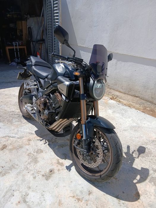 Honda cb650r 2025 2800kms