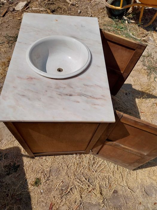 Móvel lavatório antigo (Massarelos) em castanho maciço e mármore