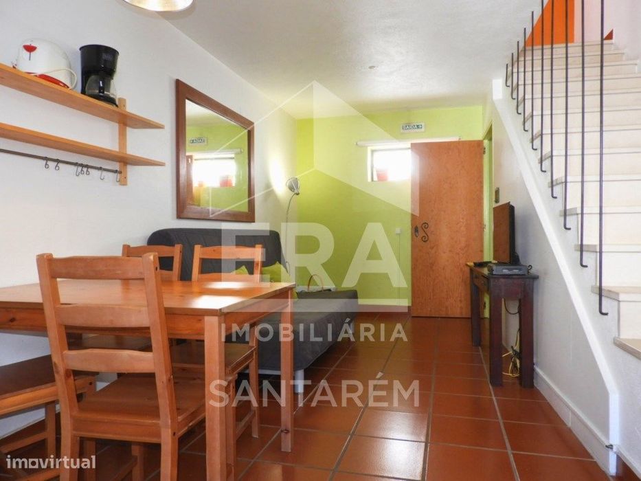 Prédio com 2 Lojas + Apartamento T1