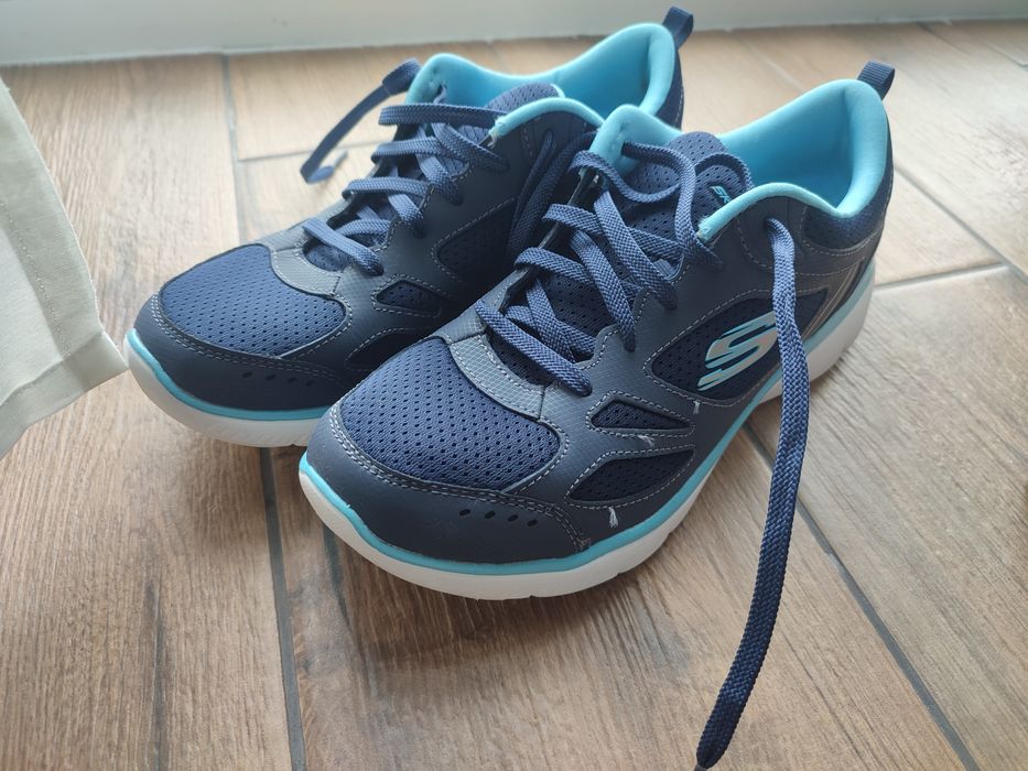 Кросівки Skechers стан нових