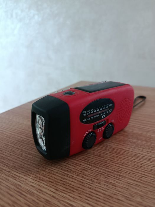Радіо радіоприймач ліхтарик зарядна станція динамо