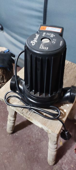 Насос циркуляційний.