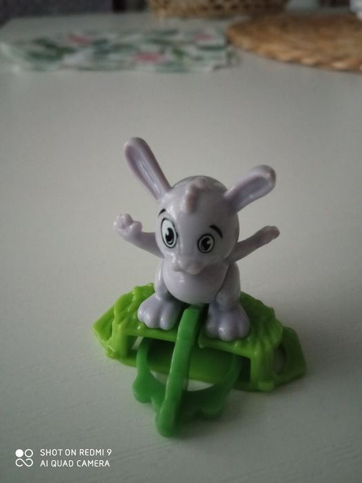 Króliczek figurka Kinder niespodzianka świąteczna
