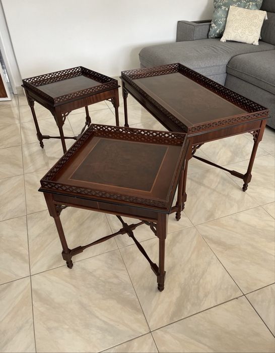 Conjunto de 3 mesas clássicas em Madeira Estilo Inglês- Mesa de centro + 2 Mesas de Apoio