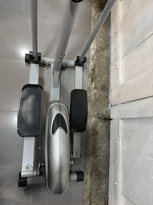 Máquina de exercício - BICICLETA ELÍPTICA437397588049940484