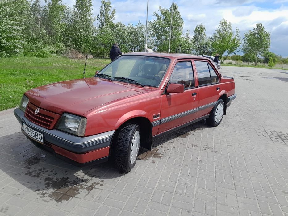 Продається опель аскона в хорошому стані