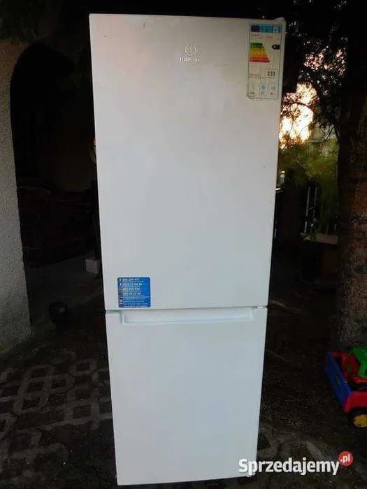 Drzwi, agregat do lodówki Indesit części