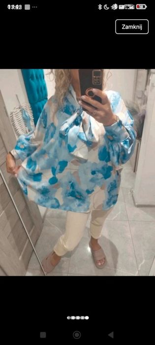 Niebieska koszula atłasowa oversize kwiaty