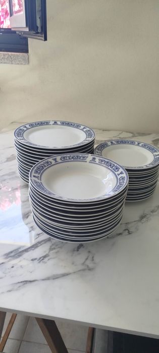 Conjunto de pratos