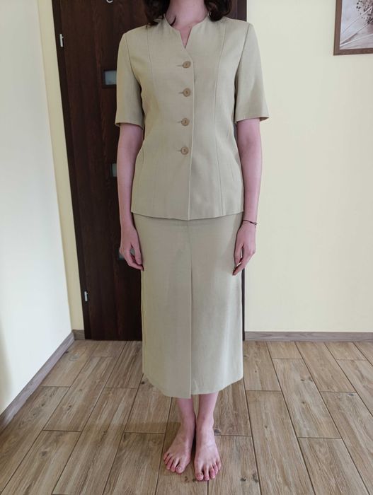 Garsonka z krótkim rękawem