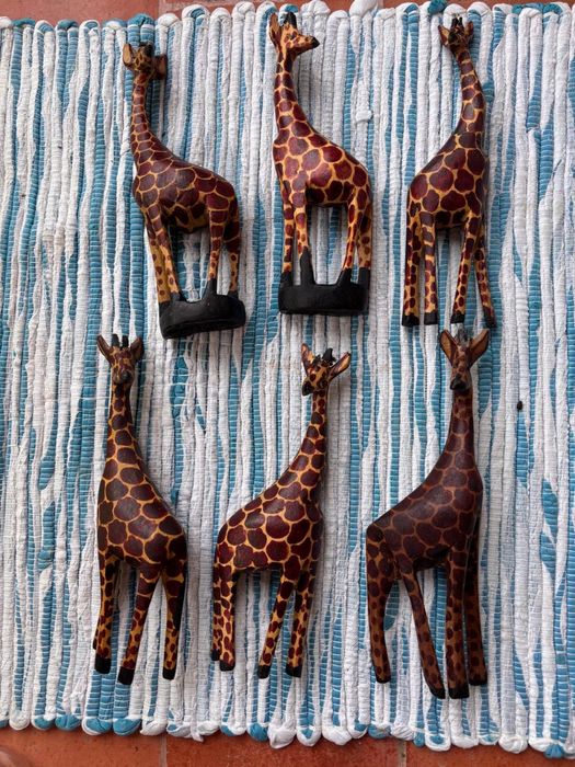 esculturas animais em madeira