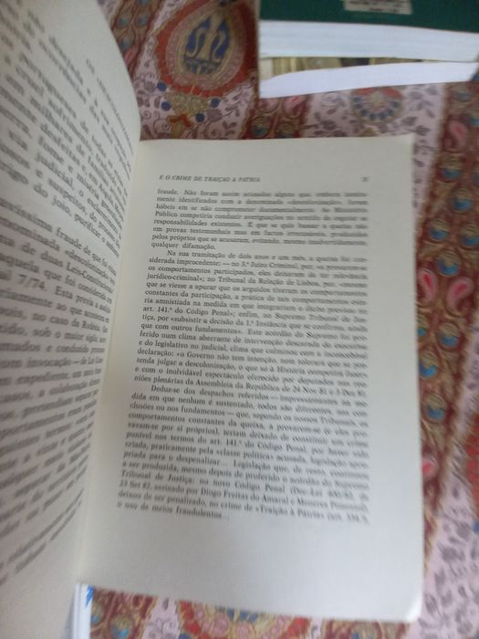 Os Descolonizadores e o Crime de Traição à Pátria