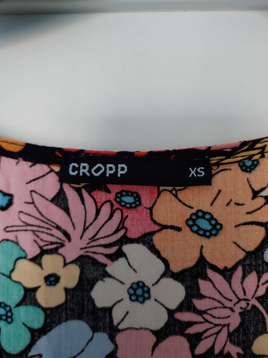 Sukienka w kwiatki, Cropp