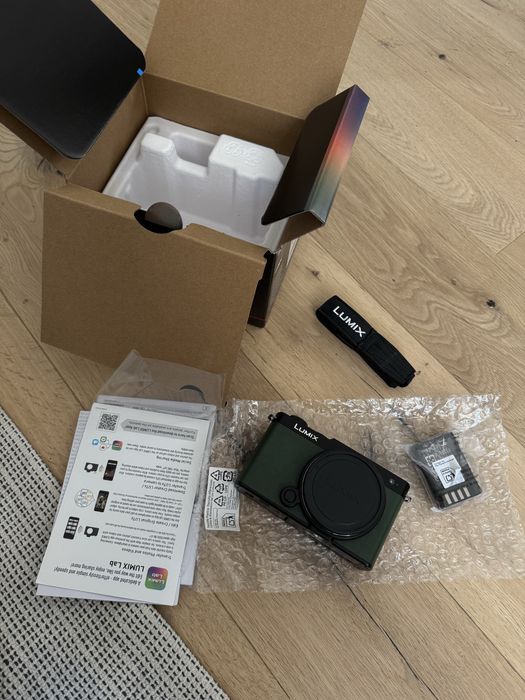 Нова Panasonic Lumix DC-S9E, S9, Body, Dark Olive