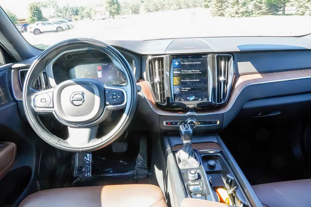 Volvo XC60 B5 Momentum      2022