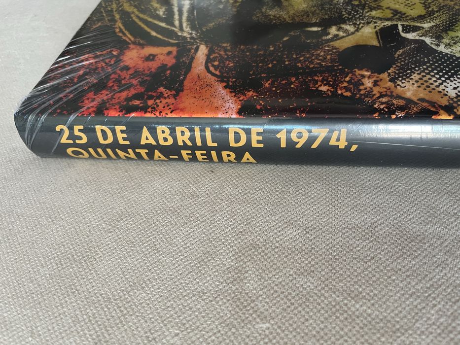 Livro 25 de Abril de 1974 Edição Especial (Ler Descrição)