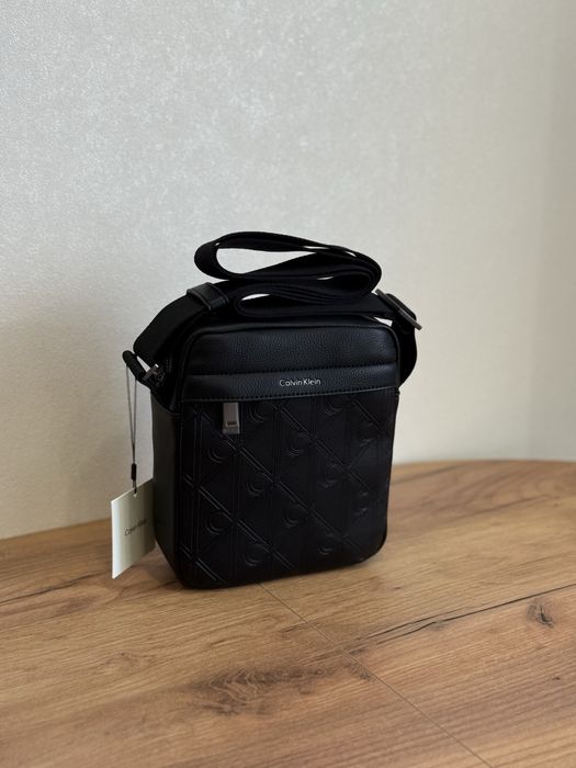 Чоловіча сумка Calvin Klein Debossed Emblem Logo Reporter Bag