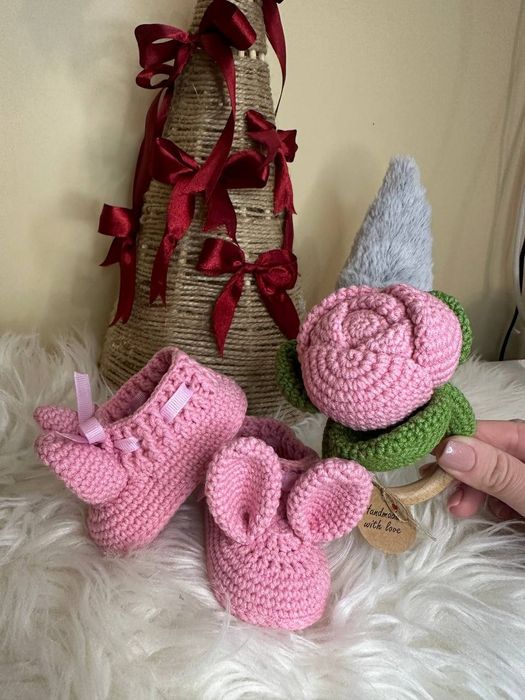 Пінетки ,брязкальця ,ручна робота.