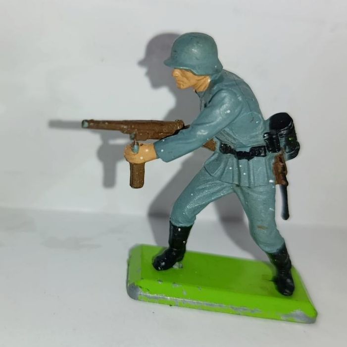 Винтажная фигурка солдата Вермахта времён  2-й мировой Britain's LTD, 1971г