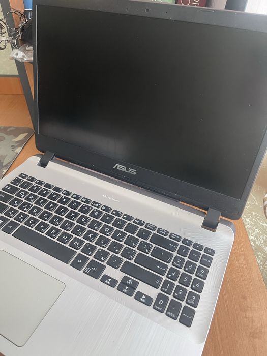 Ноутбук офісний ASUS F507U