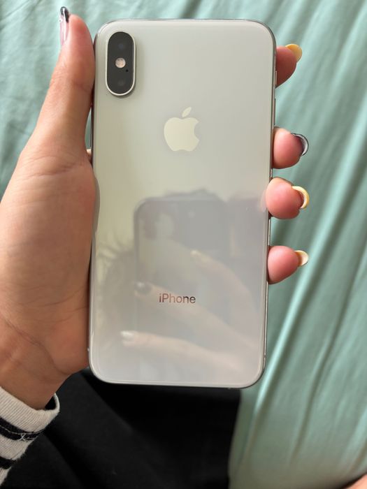 iPhone XS in excellent condition64738700094723121