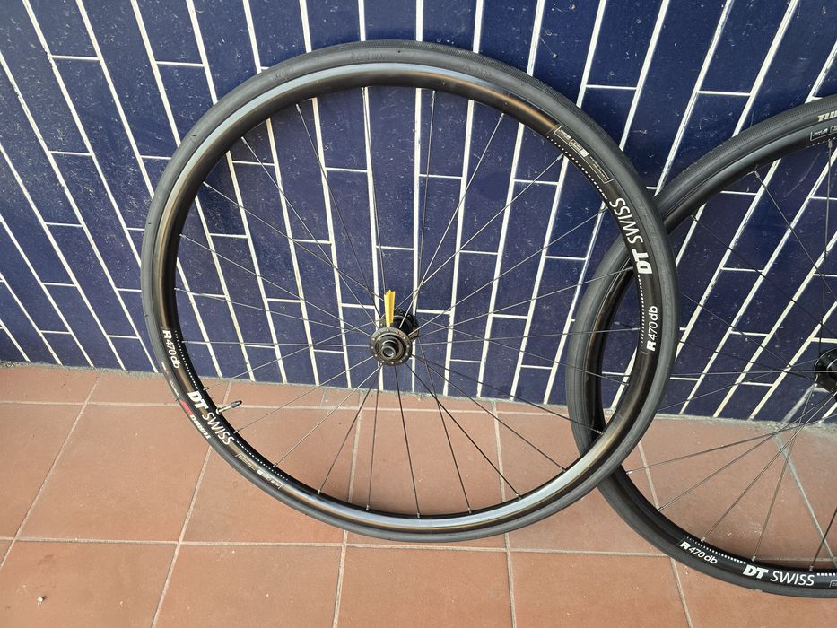 Par de rodas de disco dt swiss com pneus