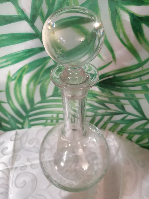 Ładna stara szklana szlifowana karafka polecam