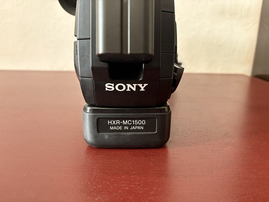 Профессиональная видеокамера Sony HXR-MC1500P