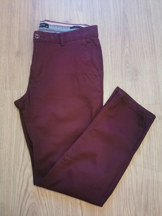 Eleganckie wyjściowe spodnie męskie bordowe