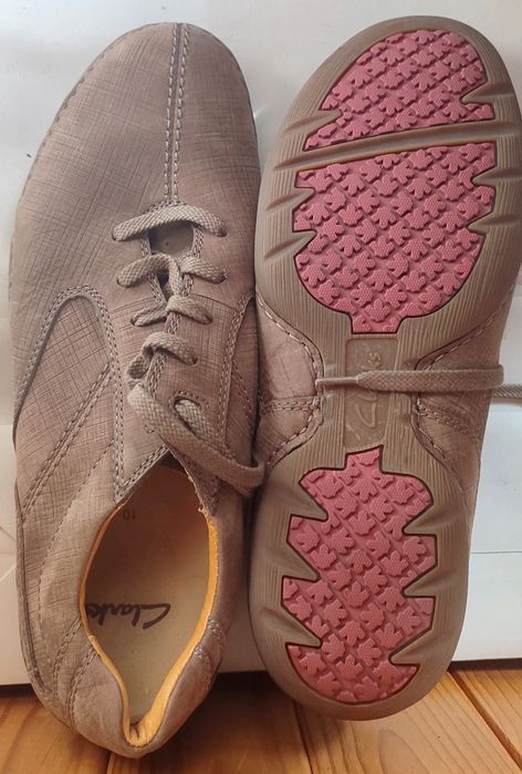 Продам чоловічі замшеві черевики Clarks.
