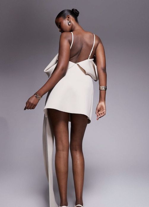Elegante vestido curto