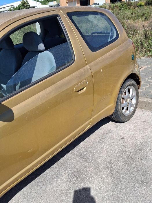 Toyota yaris set 1999 sol