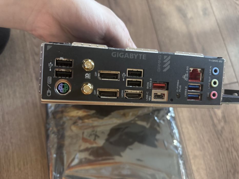 Матерниська плата gigabyte B650M GAIMING X AX AM5