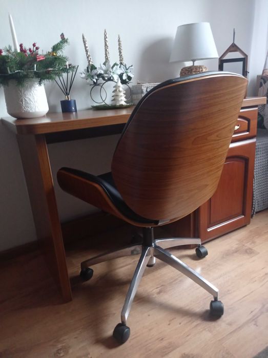 Fotel biurowy drewno plus czarna skóra