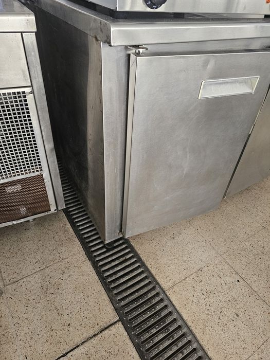 Bancada refrigerada com cuba