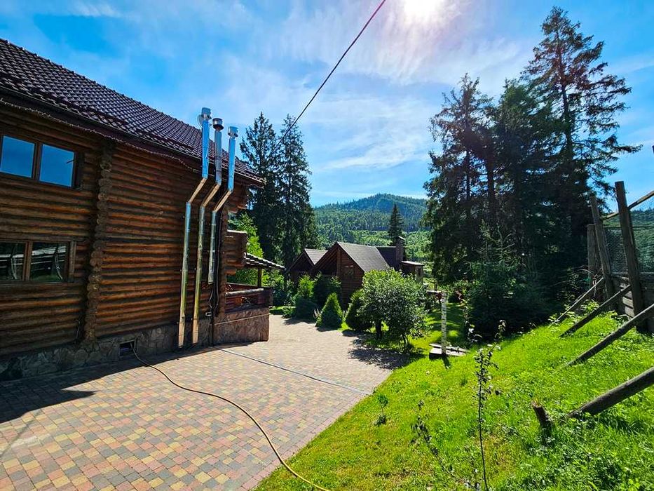 Продається діючий готель на березі річки Опір в курортному с. Славське