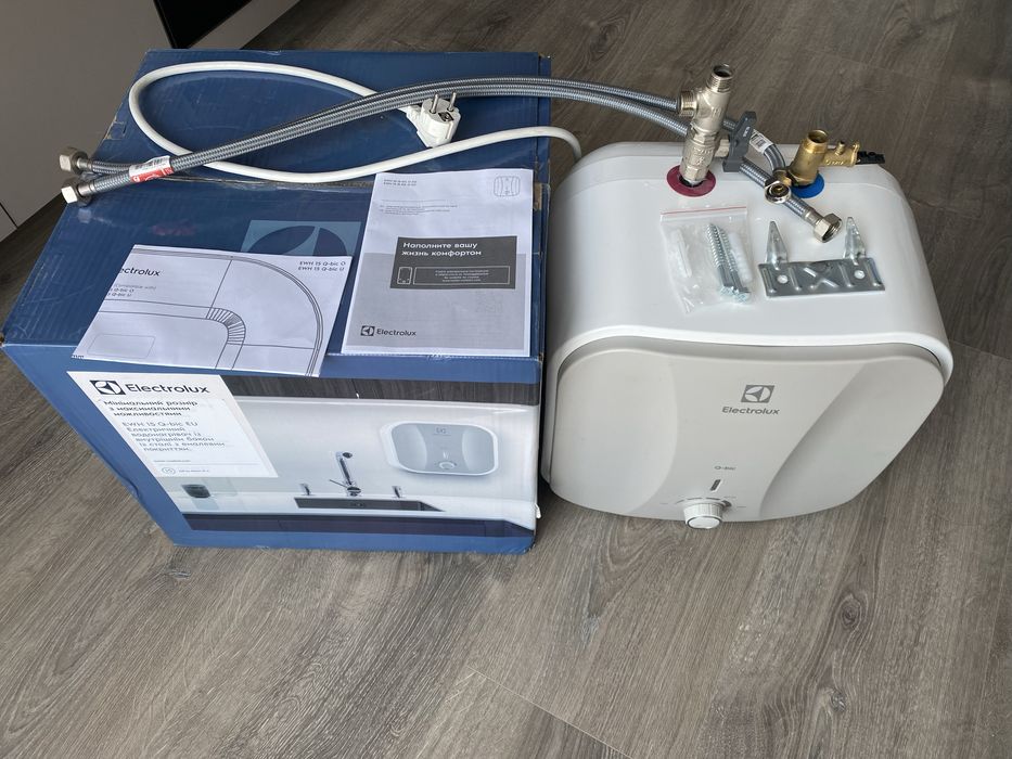 Бойлер електричний Electrolux EWH 15 Q-bic U