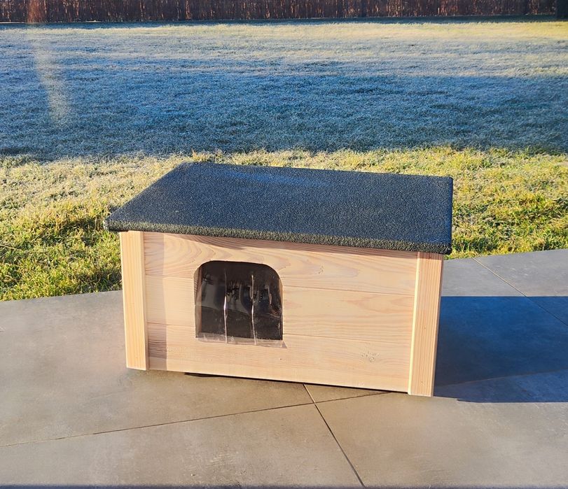 Mała buda ocieplana dla kota lub psa