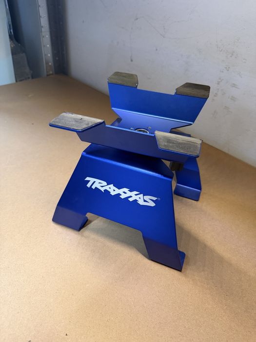 Traxxas xmaxx stojak pod model