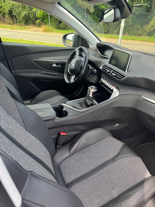 Продаю автомобіль peugeot 3008