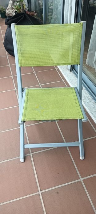 Mesa exterior e 4 cadeiras dobráveis