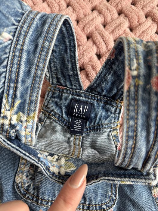 Продам джинсові комбінезони на дівчинку 80-86